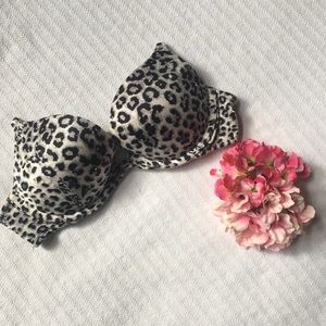 ✨2 for $30!! EUC VS Very Sexy Leopard Bra Size 36A